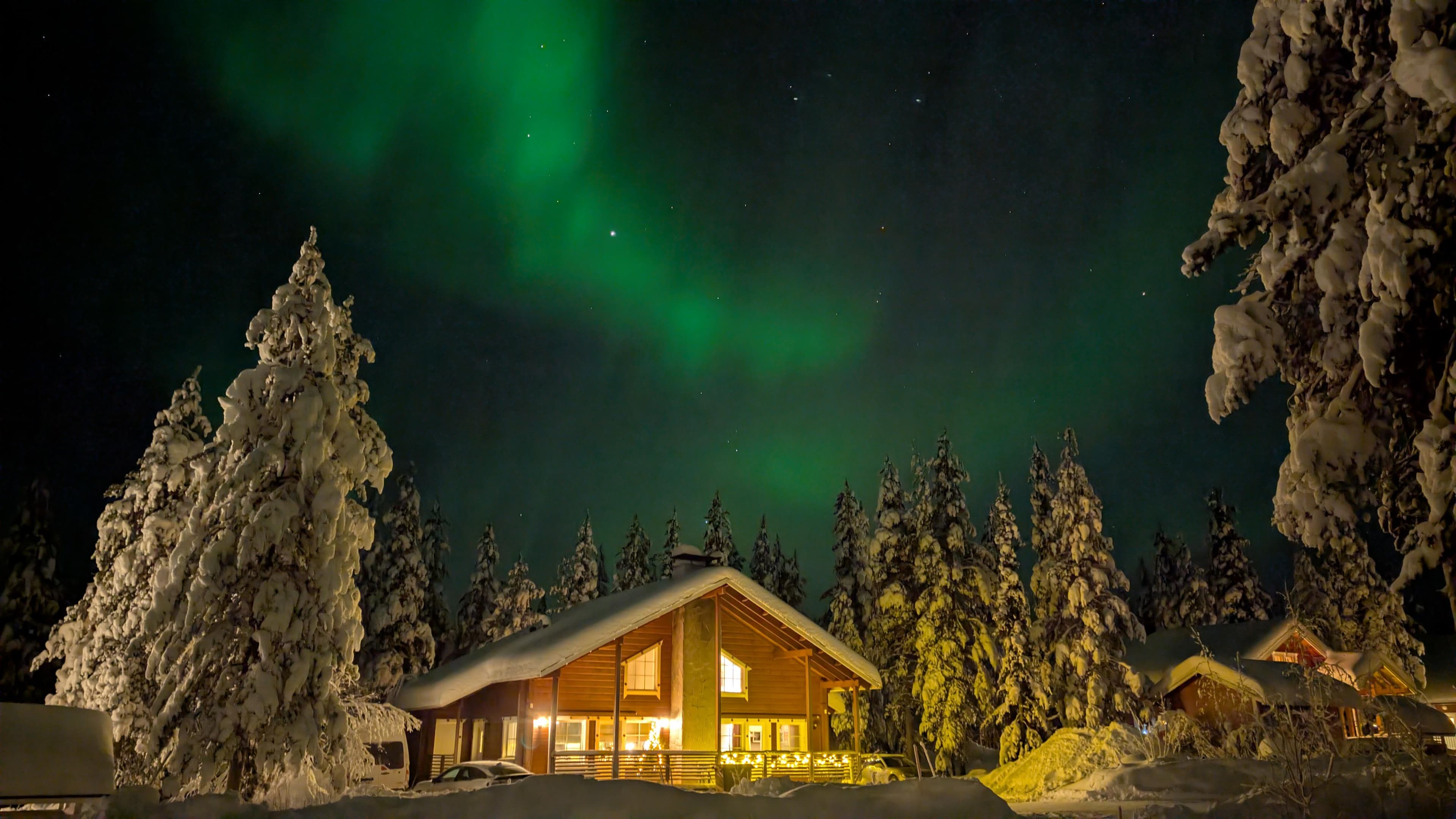 Northern Lights Hunting - Image 2