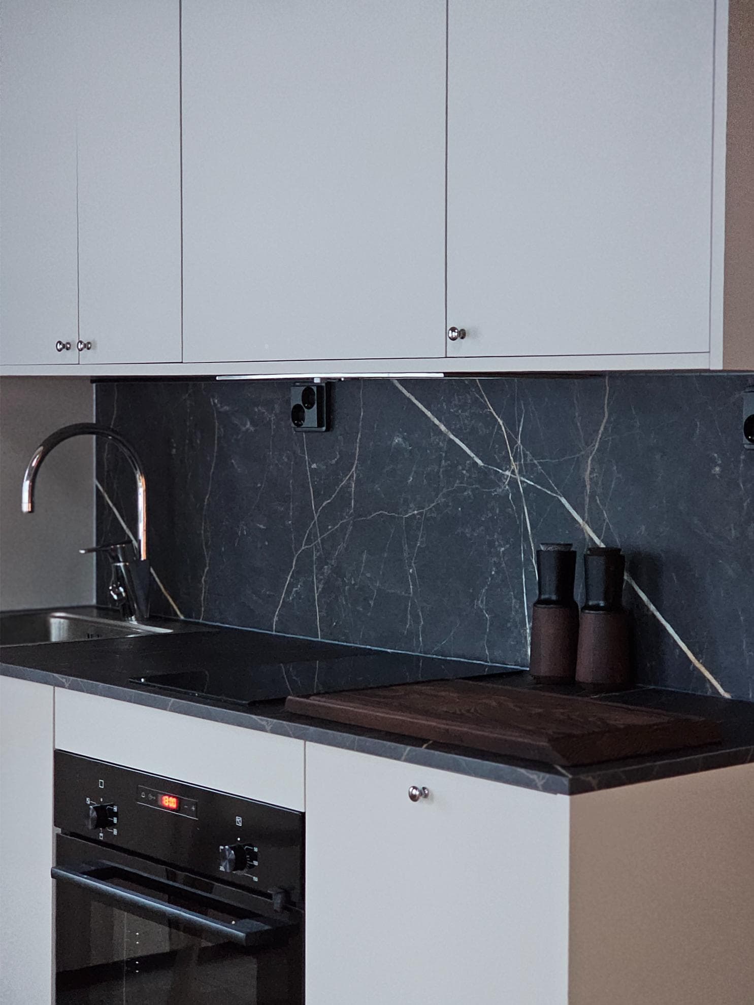 Full Kitchen with dishwasher