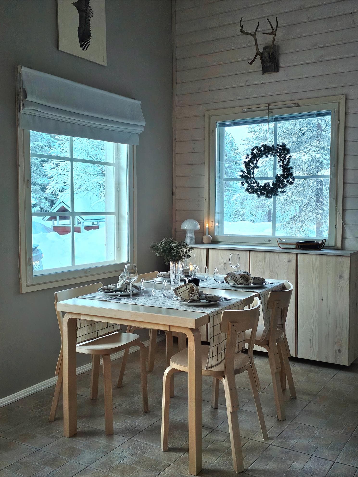 Big dinner table for six